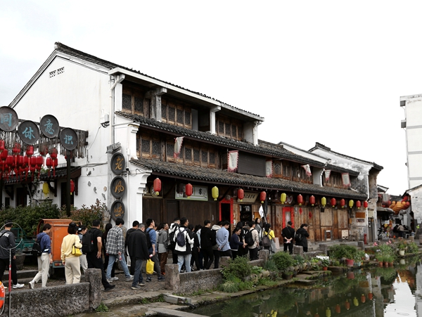 古鎮(zhèn)踏青。_副本.jpg