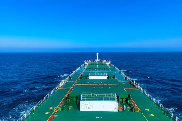 1-寧波海運所屬船舶在大海上航行。朱協(xié)林 攝_副本.jpg