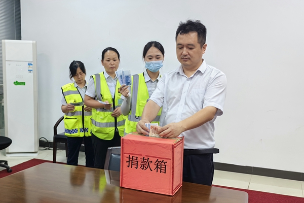 2-寧波海運(yùn)明州高速各收費(fèi)所開展“慈善一日捐”活動。寧波海運(yùn)提供_副本.jpg